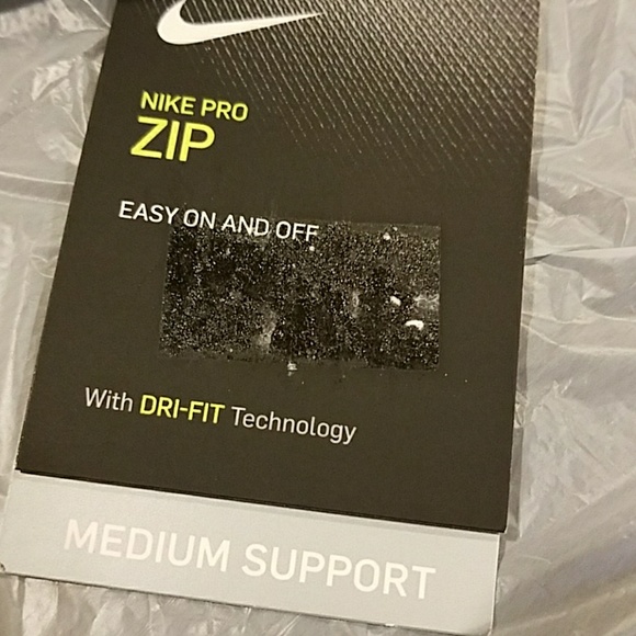 NWT Nike Pro Zip Sports Bra - Picture 5 of 8